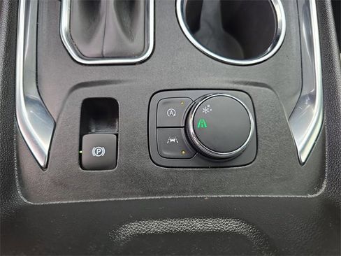 Used 2023 Chevrolet Traverse LS image 21