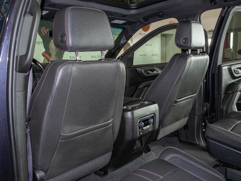 Used 2022 Chevrolet Suburban RST w/ Luxury Package image 9