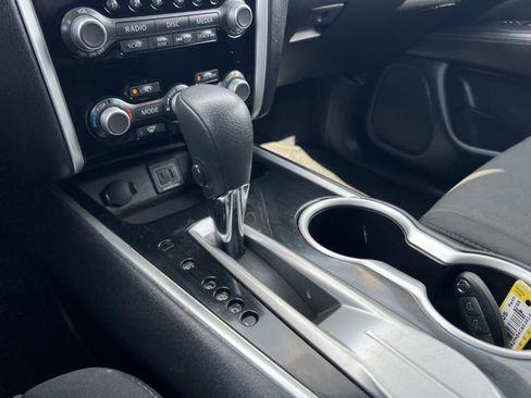 Used 2019 Nissan Pathfinder S image 19