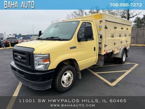 Used 2022 Ford E-450 and Econoline 450 Super Duty RWD image 1