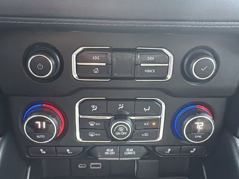 Used 2021 Chevrolet Suburban Z71 image 21