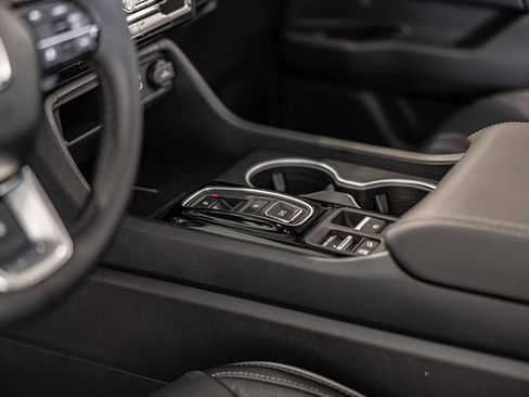 Used 2025 Honda Pilot Elite image 22