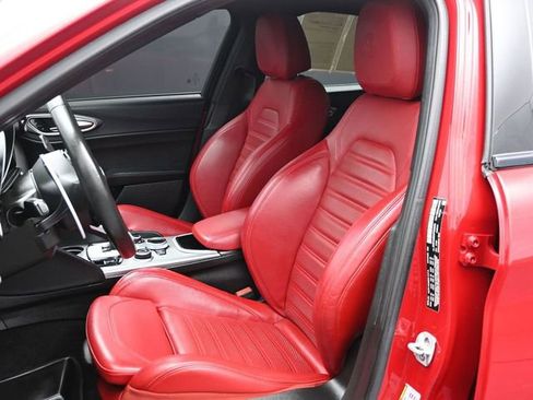 Used 2023 Alfa Romeo Giulia Veloce image 11