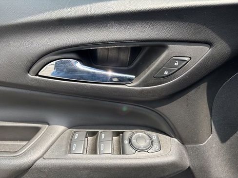 Used 2022 Chevrolet Equinox LT image 10