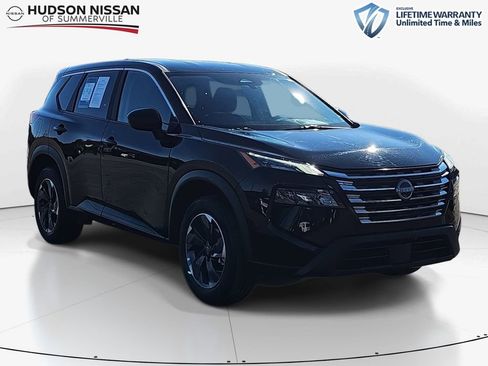 Used 2025 Nissan Rogue SV image 1