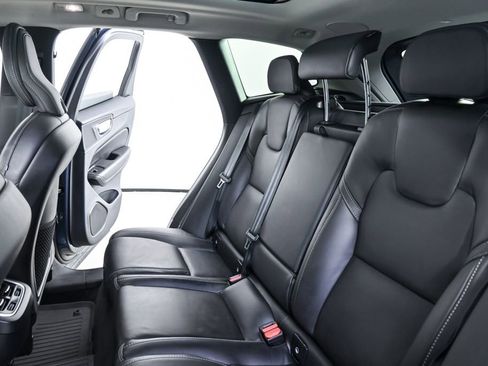 Certified 2024 Volvo XC60 B5 Ultimate w/ Protection Package Premier image 23