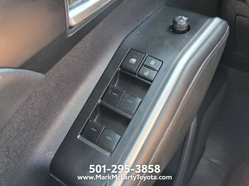 Used 2025 Toyota Highlander AWD image 25