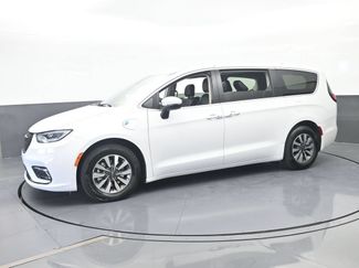 Used 2023 Chrysler Pacifica Touring-L FWD video 2