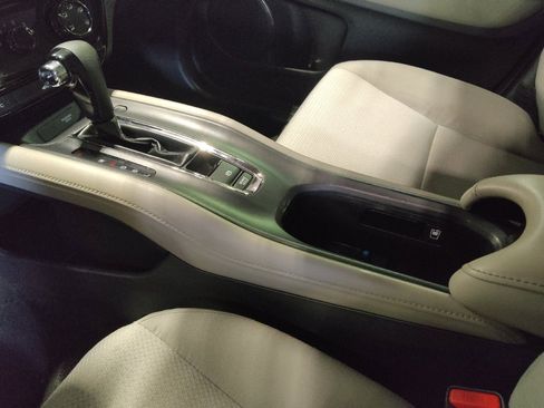 Used 2021 Honda HR-V LX image 26