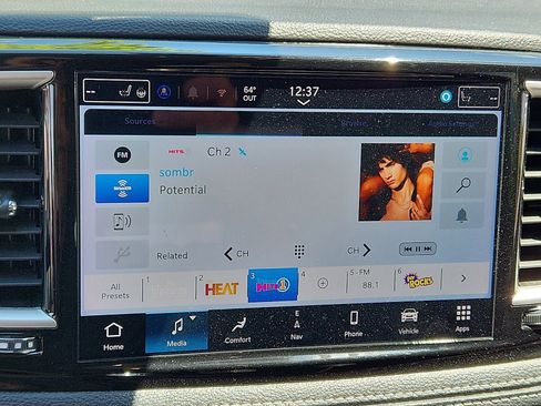 Used 2024 Chrysler Pacifica Limited FWD image 18