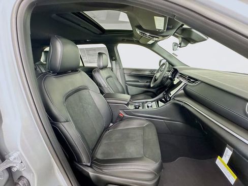 New 2025 Jeep Grand Cherokee Altitude image 29