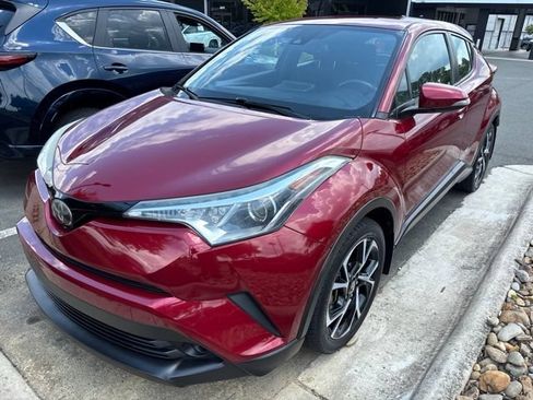 Used 2018 Toyota C-HR XLE FWD image 7