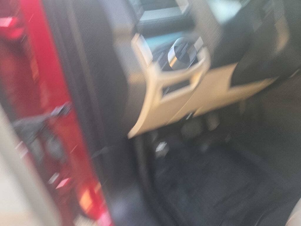 Used 2018 Ford Explorer XLT w/ Equipment Group 202A FWD image 29