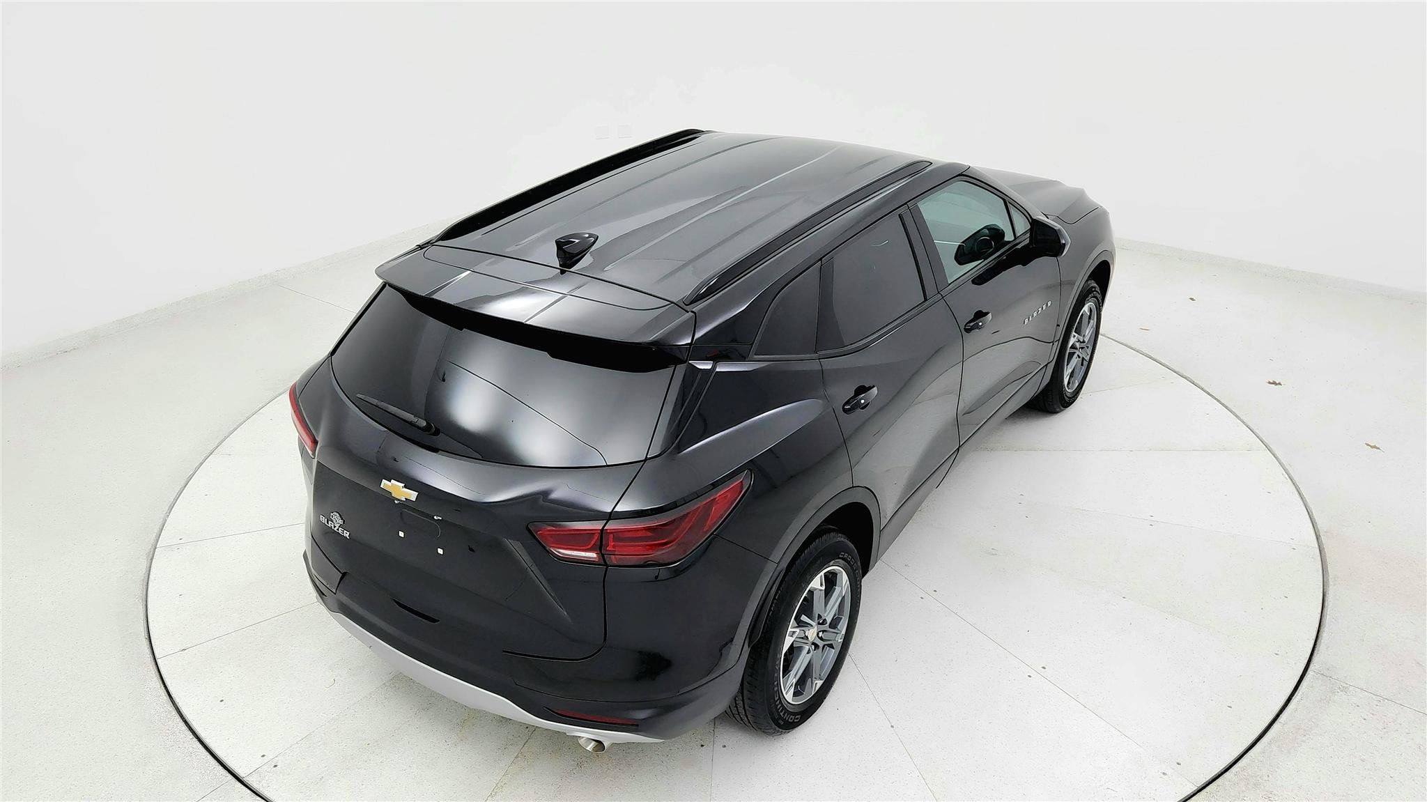Used 2024 Chevrolet Blazer LT w/ Convenience Package FWD image 17