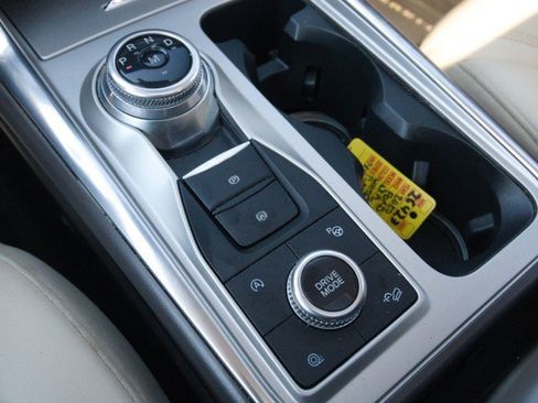 Used 2020 Ford Explorer Platinum w/ Premium Technology Package AWD/4WD image 29