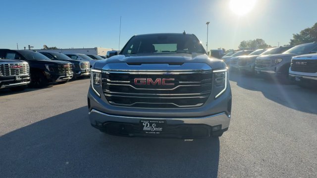 Used 2025 GMC Sierra 1500 SLT AWD/4WD image 4