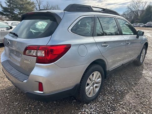 Used 2017 Subaru Outback 2.5i image 4
