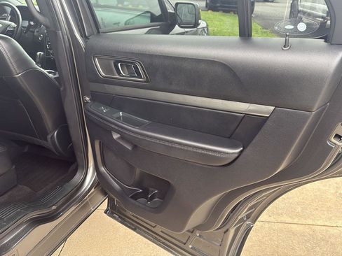 Used 2018 Ford Explorer XLT w/ Equipment Group 202A AWD/4WD image 10