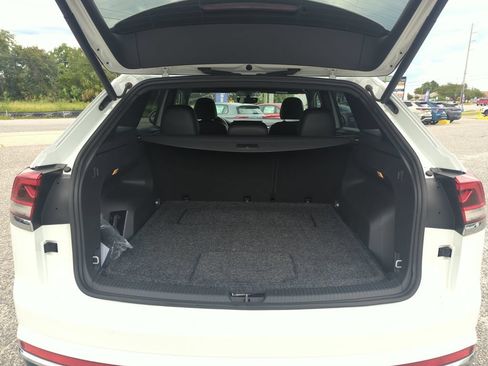 Certified 2021 Volkswagen Atlas Cross Sport SE FWD image 29