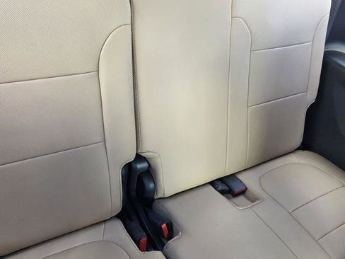 Used 2023 Chevrolet Traverse Premier FWD image 16