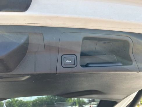 Used 2022 GMC Acadia SLE w/ Driver Convenience Package FWD image 32