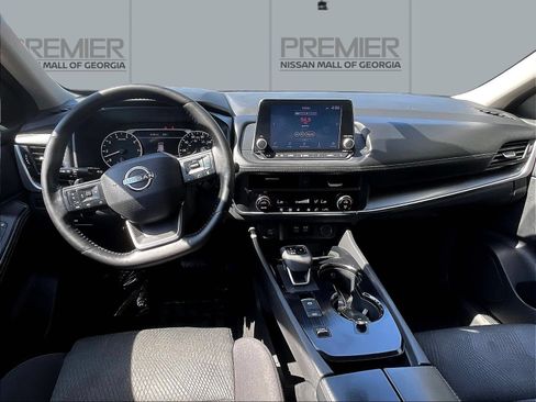 Certified 2025 Nissan Rogue SV FWD image 9