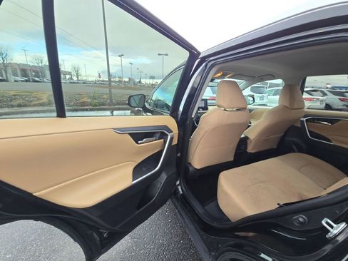 Used 2021 Toyota RAV4 XLE image 12