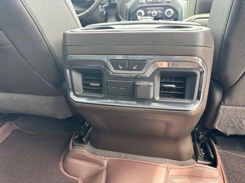 Used 2023 GMC Sierra 2500 Denali w/ Denali Black Diamond Edition AWD/4WD image 16