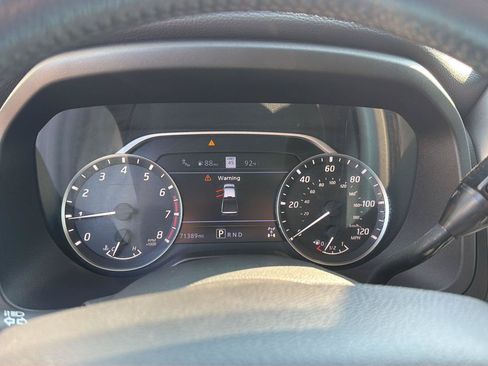 Used 2021 Nissan Titan SV w/ SV Convenience Package AWD/4WD image 23