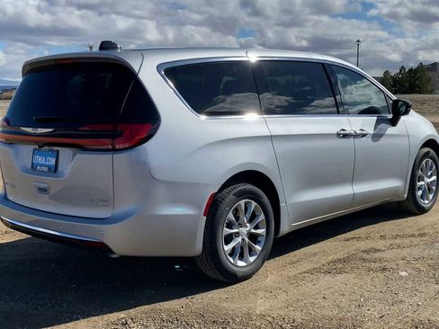 New 2026 Chrysler Pacifica Limited image 8