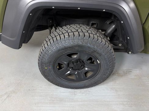 Used 2022 Jeep Gladiator Sport AWD/4WD image 10