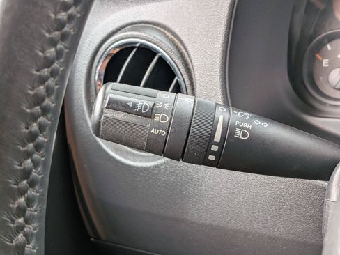 Used 2017 Jeep Patriot Latitude AWD/4WD image 19