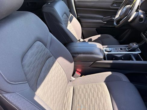 Certified 2025 Nissan Pathfinder SV AWD/4WD image 11
