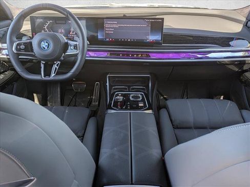 Used 2025 BMW 750e xDrive w/ Executive Package AWD/4WD image 19