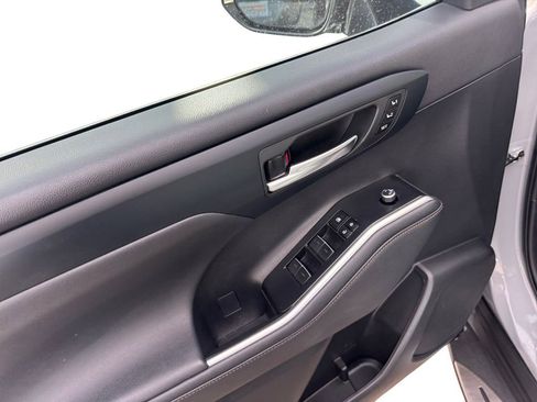 Used 2023 Toyota Highlander Bronze Edition image 20