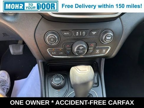 Used 2021 Jeep Cherokee Latitude Lux w/ Comfort/Convenience Group AWD/4WD image 24