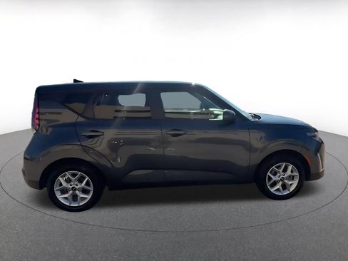 Used 2025 Kia Soul LX w/ LX Technology Package FWD image 16