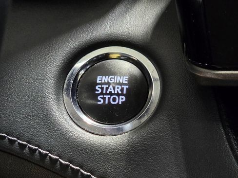 Used 2023 Toyota Highlander XLE FWD image 31