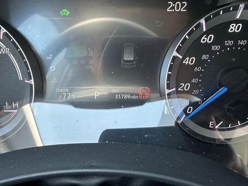 Used 2024 Toyota Highlander XLE AWD/4WD image 12