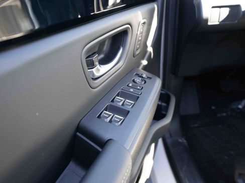 New 2025 Honda Pilot Touring image 7