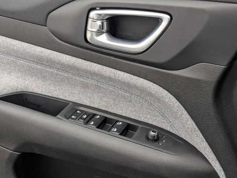 Used 2025 Jeep Compass Latitude image 14