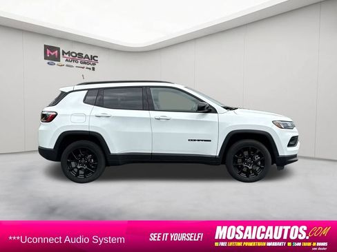 Used 2025 Jeep Compass Latitude w/ Convenience Group AWD/4WD image 8