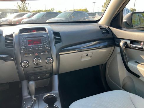Used 2013 Kia Sorento LX w/ Value Pkg FWD image 29
