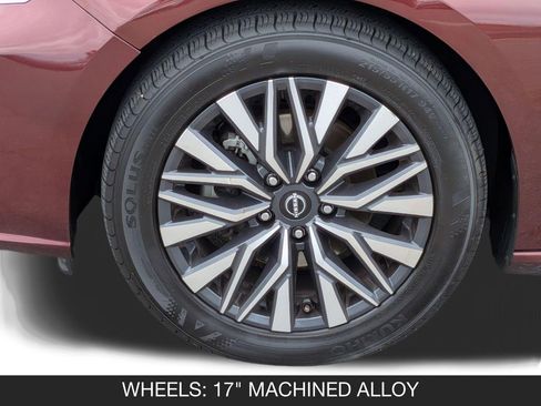 Used 2025 Nissan Altima 2.5 SV FWD image 11