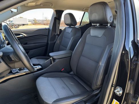 Used 2024 Chevrolet Trax LT w/ Driver Confidence Package image 25