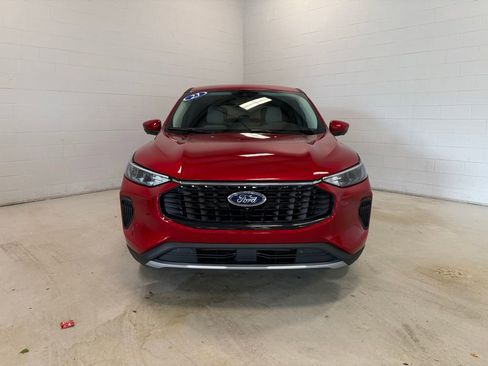 Used 2023 Ford Escape Active w/ Tech Pack #2 AWD/4WD image 2