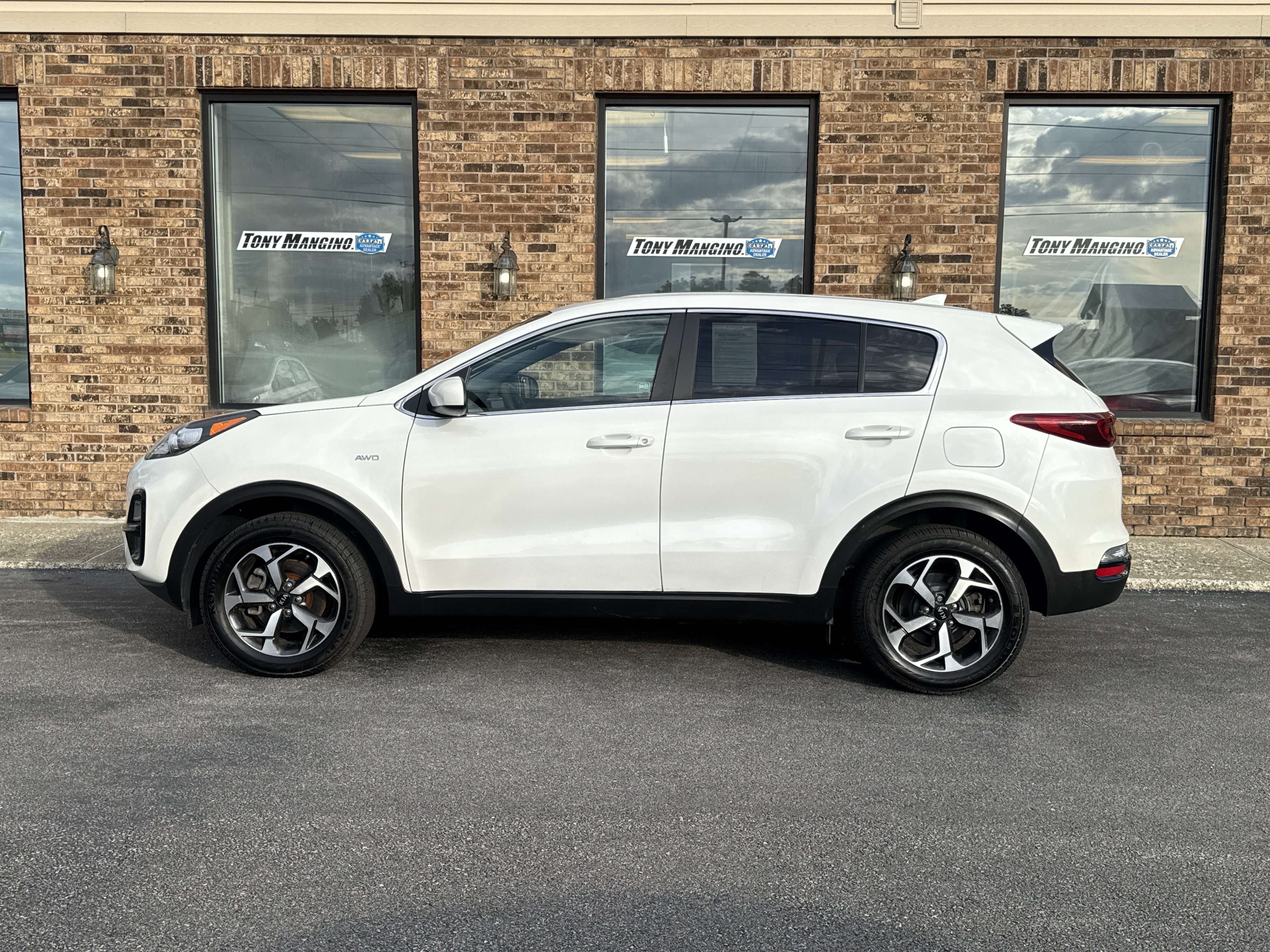 Used 2022 Kia Sportage LX AWD/4WD image 2