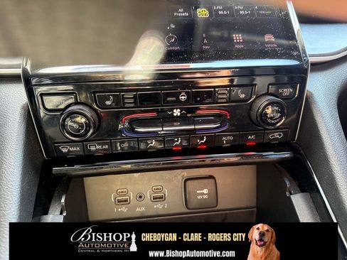 Used 2023 Jeep Grand Cherokee L Limited AWD/4WD image 23