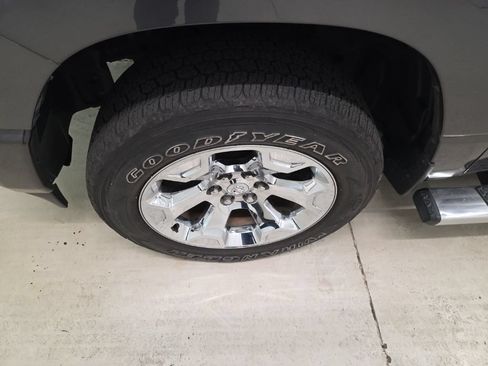 Used 2019 RAM 1500 Big Horn AWD/4WD image 2