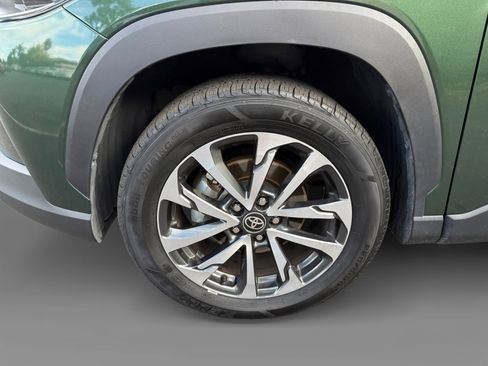 Used 2022 Toyota Corolla Cross XLE image 9